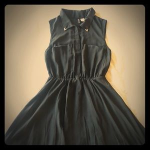 Black collar dress with pockets